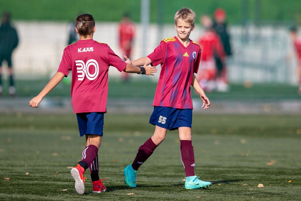 Viso sezono metu vyksta futbolo treniruotės, turnyrai, stovyklos